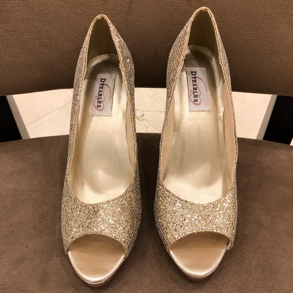 Gold shimmer platform peep toe pump